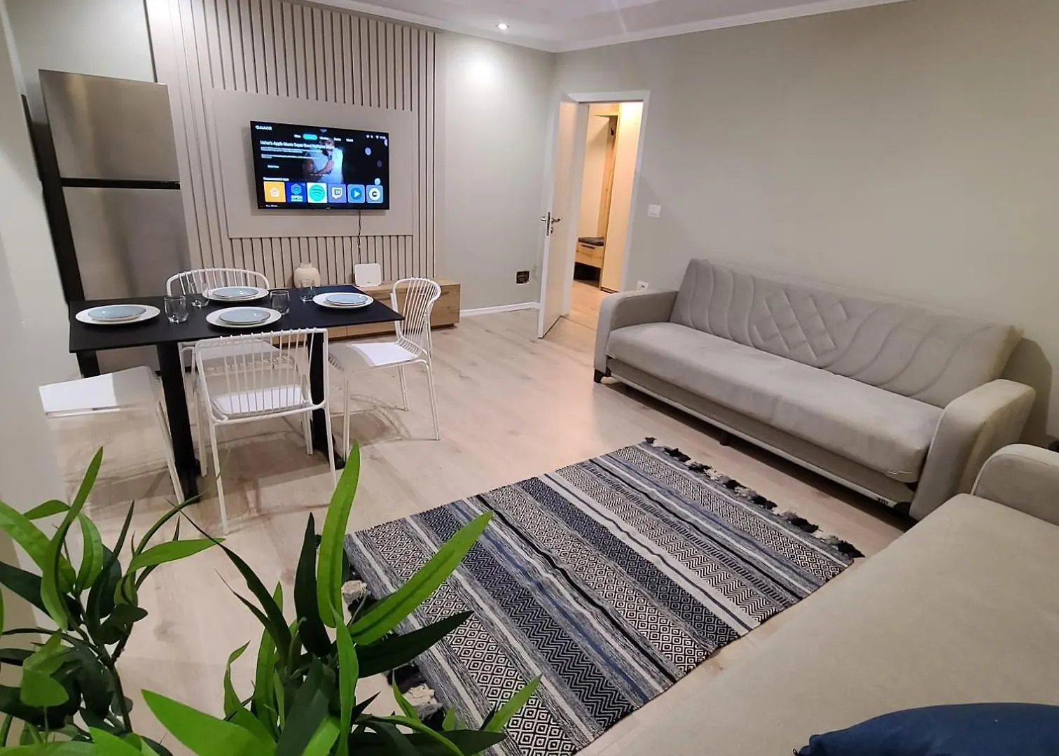 Tesa Apartment, Accommodates 4, Next To City Center, With Ac And Wifi Τίρανα Διαμέρισμα