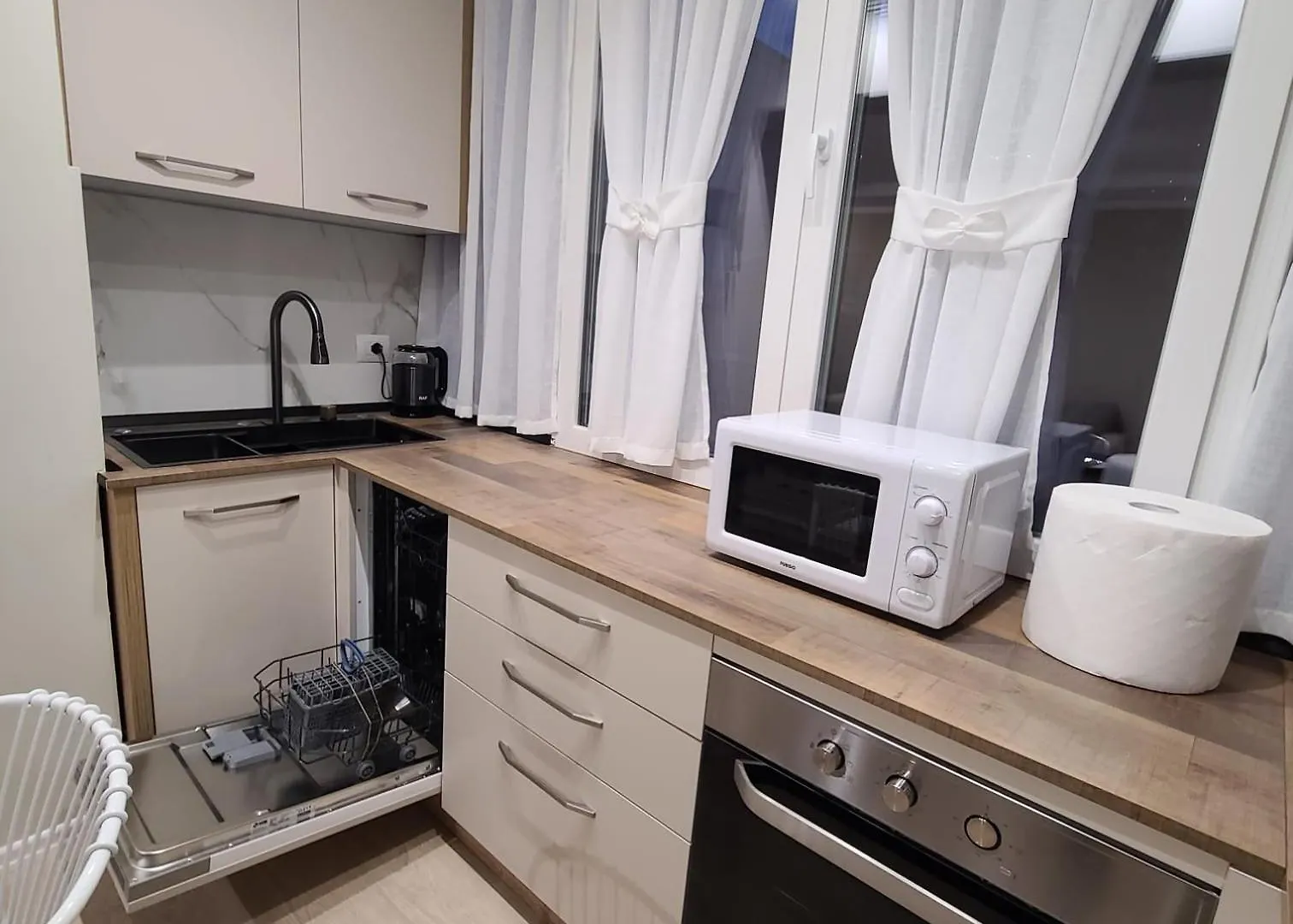 Tesa Apartment, Accommodates 4, Next To City Center, With Ac And Wifi Tirana Albania